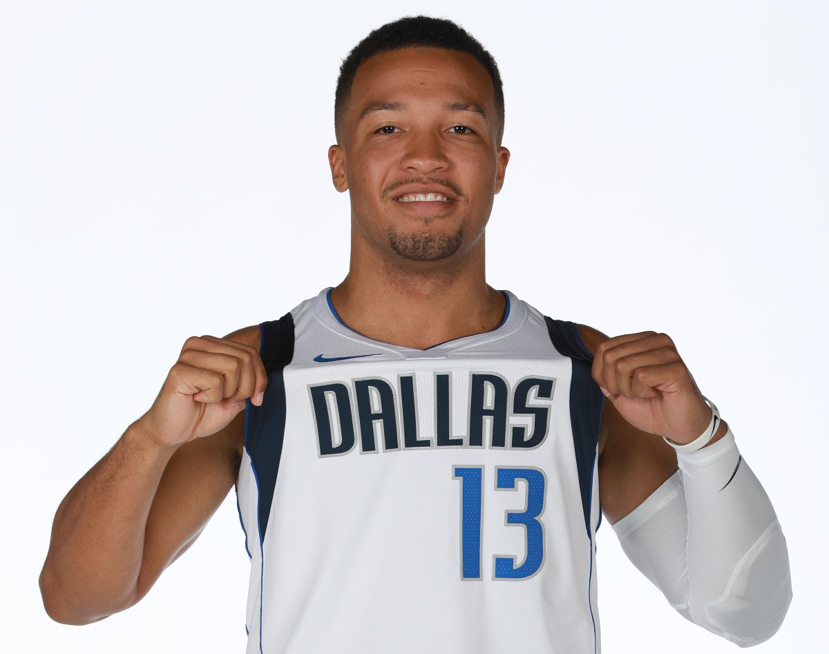 通过积极的 通过积极的