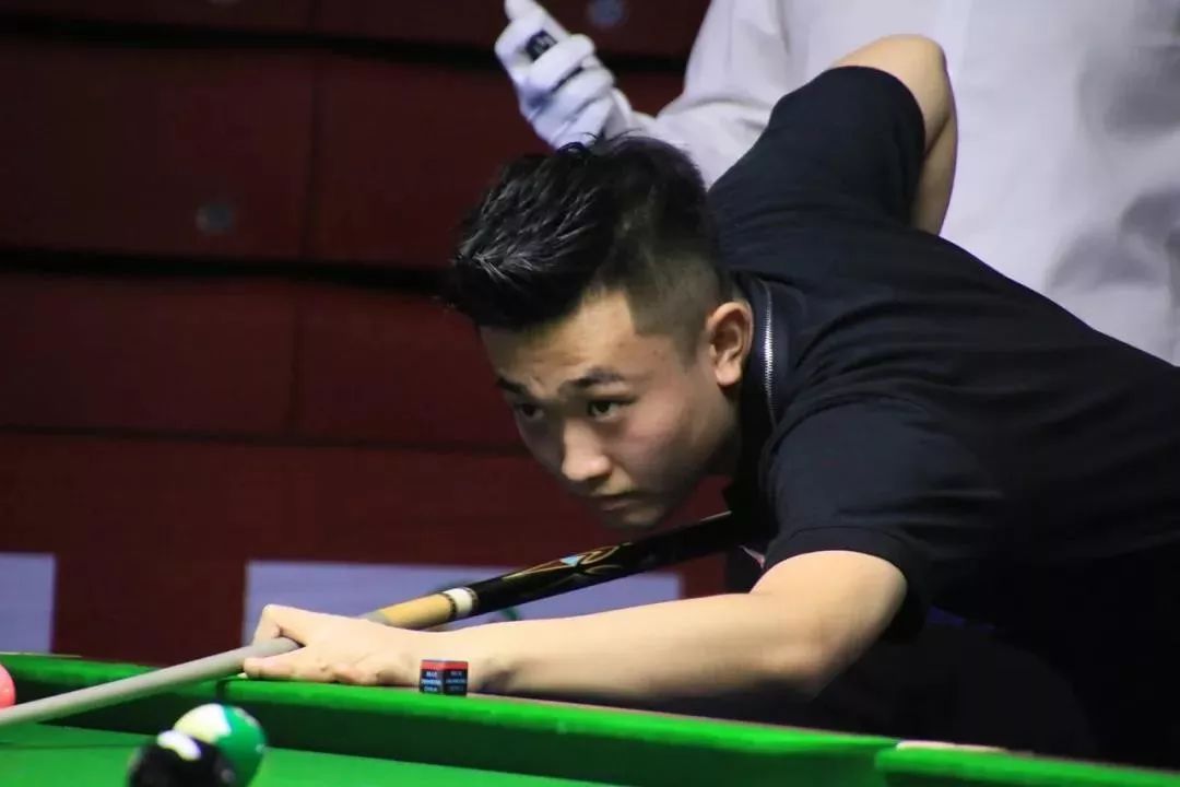 甲赛场上的 甲赛场上的